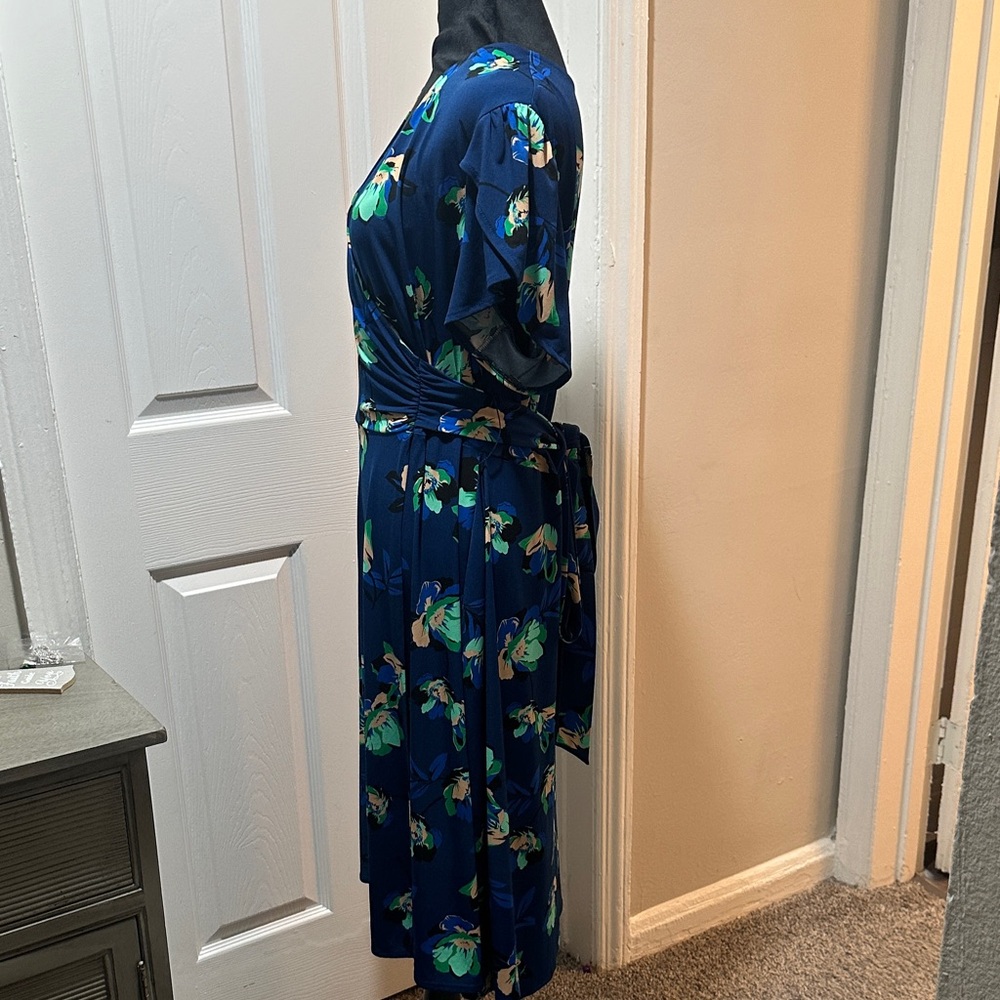 💙Floral Wrap Dress💙 - Picture 6 of 8